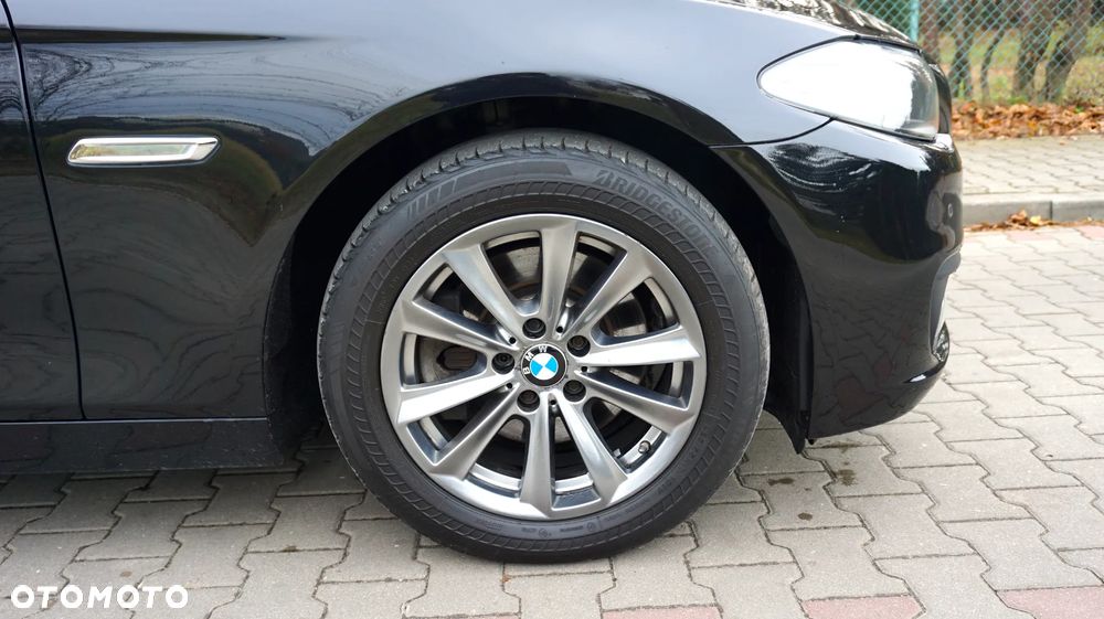 BMW Seria 5 520d xDrive - 17