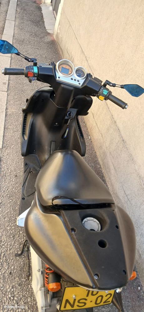 Yamaha Aerox - 4
