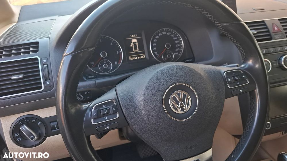 Volkswagen Touran 2.0 TDI DPF BlueMotion Technology DSG Comfortline - 6