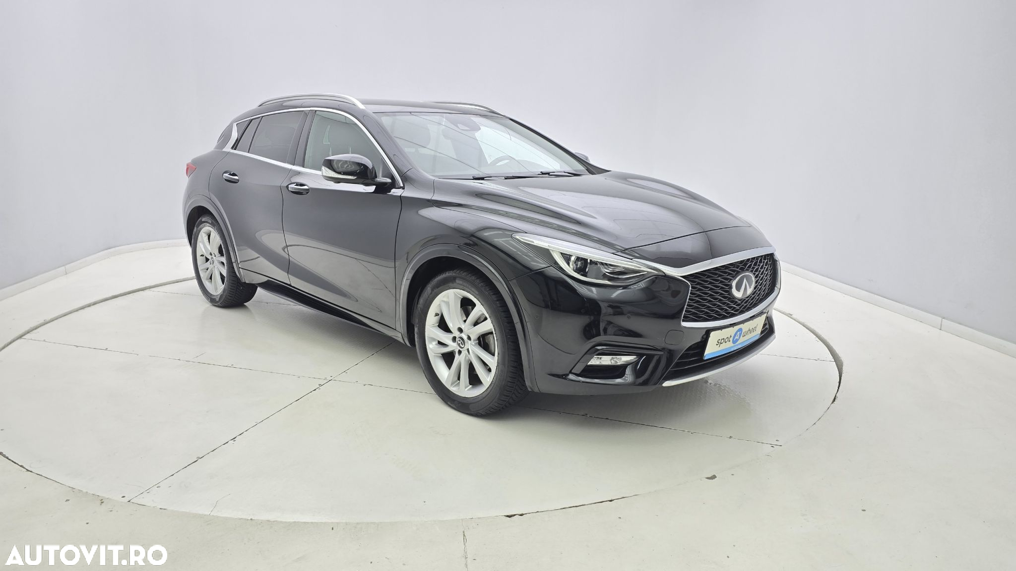 Infiniti Q30 - 4