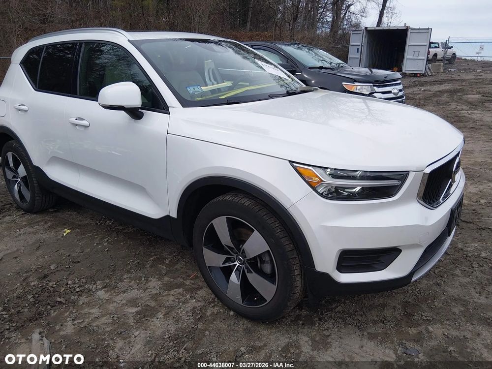 Volvo XC 40 T5 AWD Momentum - 1
