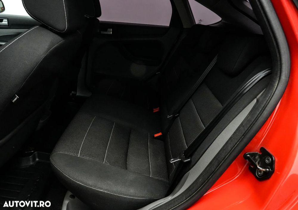 Ford Focus 1.6 TDCI DPF Titanium - 13