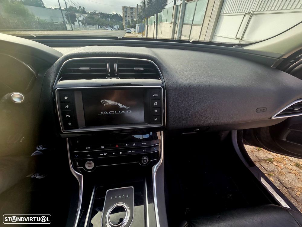 Jaguar XE 2.0 D Portfolio Aut. - 14