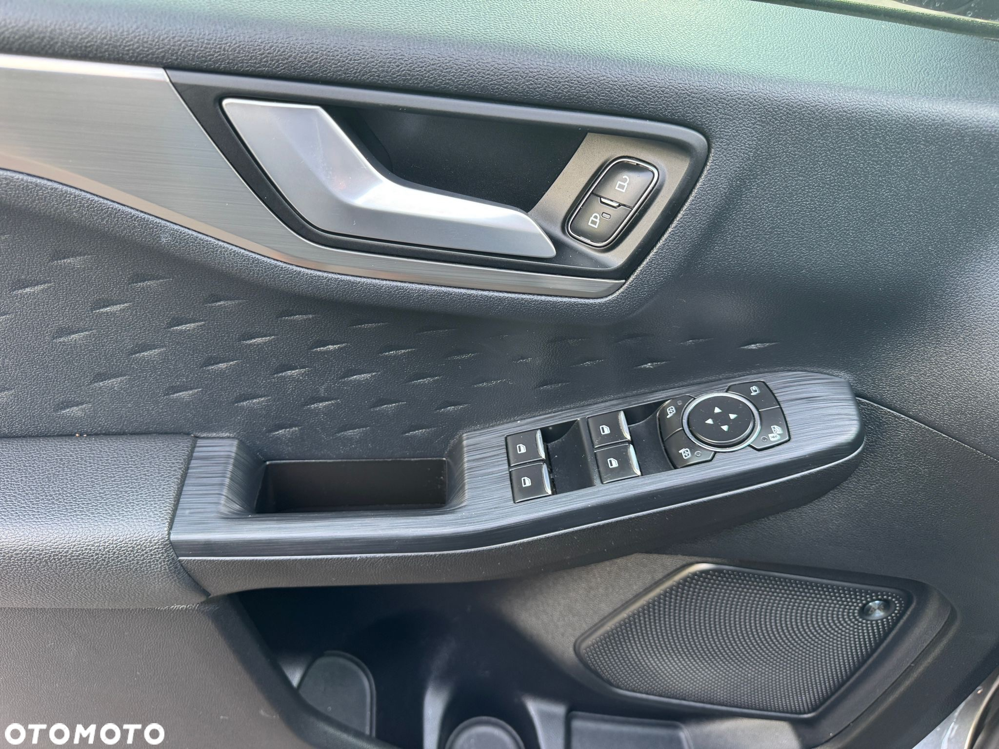Ford Kuga 2.0 EcoBlue 4x4 TITANIUM - 24