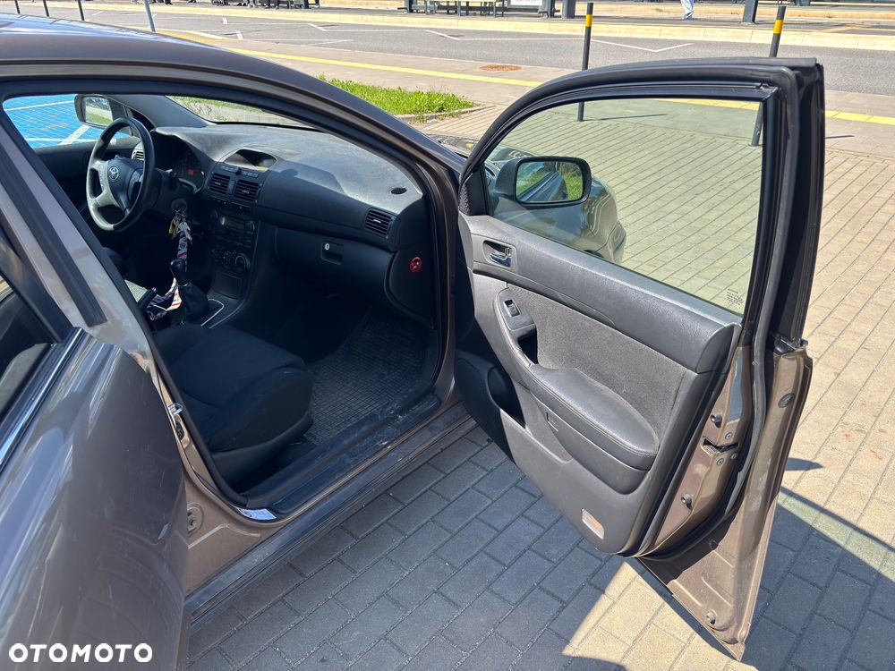 Toyota Avensis 1.8 VVT-i Terra - 8