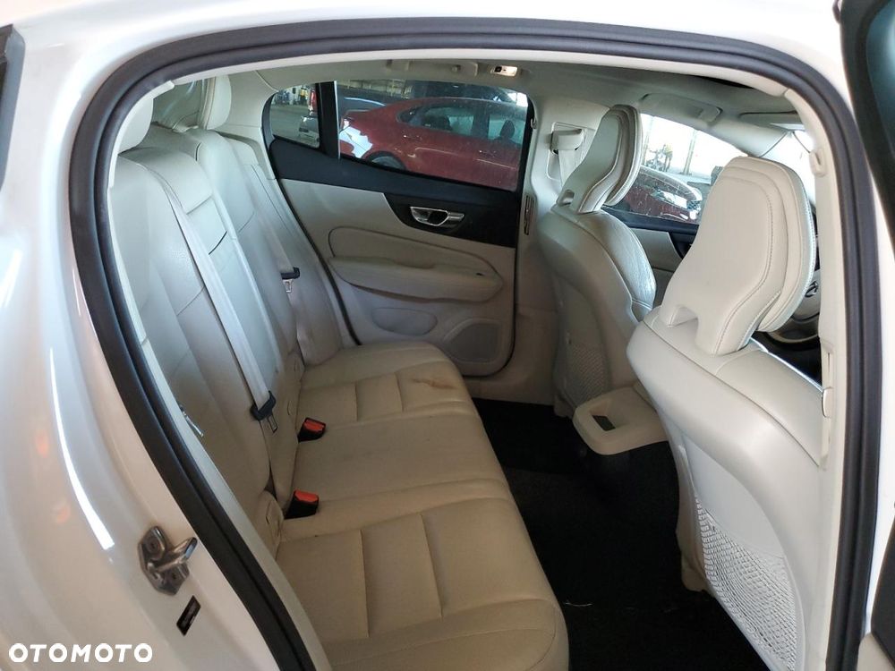 Volvo S60 T6 AWD Momentum Pro - 10