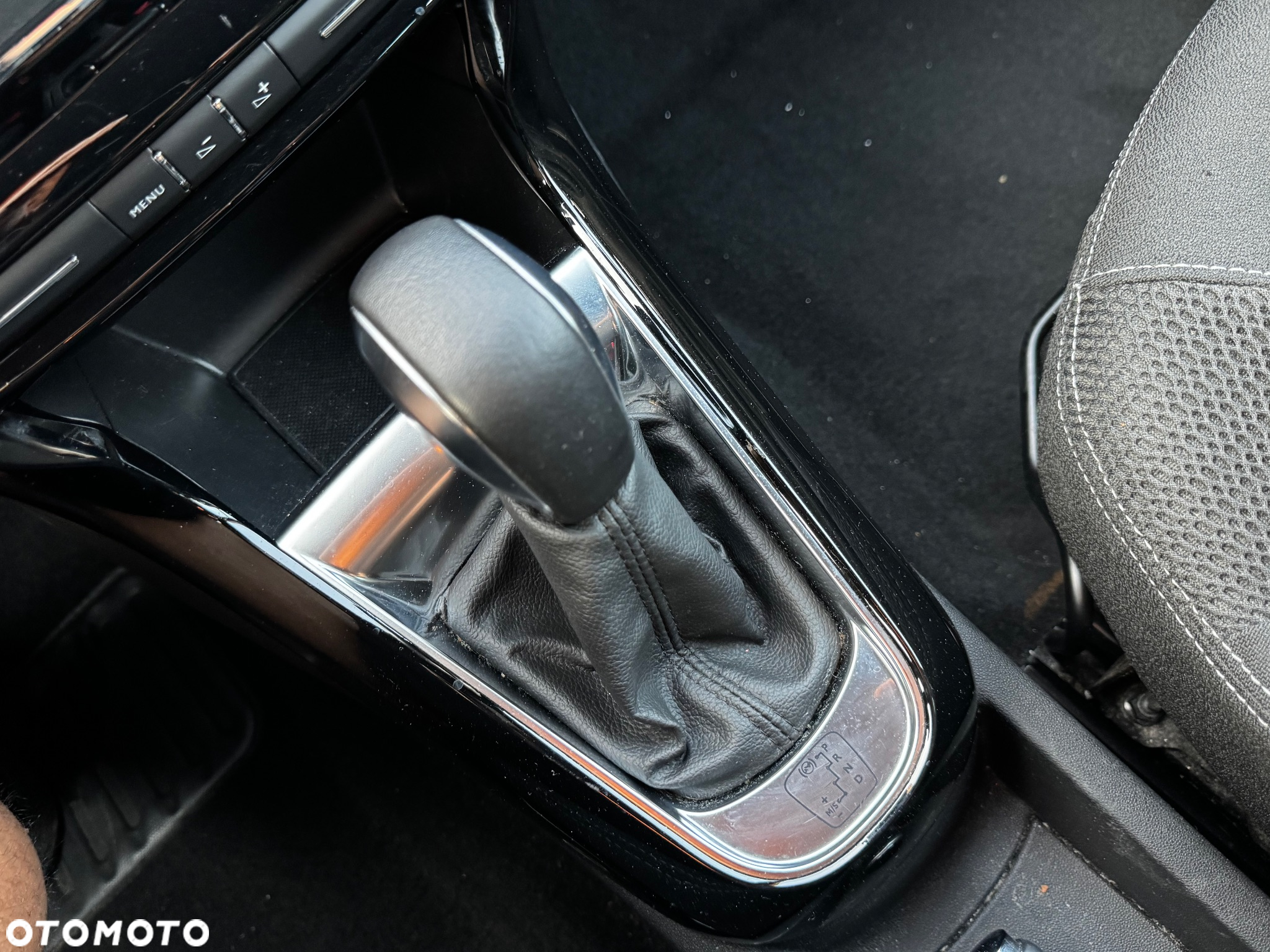 Citroën DS3 PureTech 110 Start & Stop EAT6 SportChic - 20