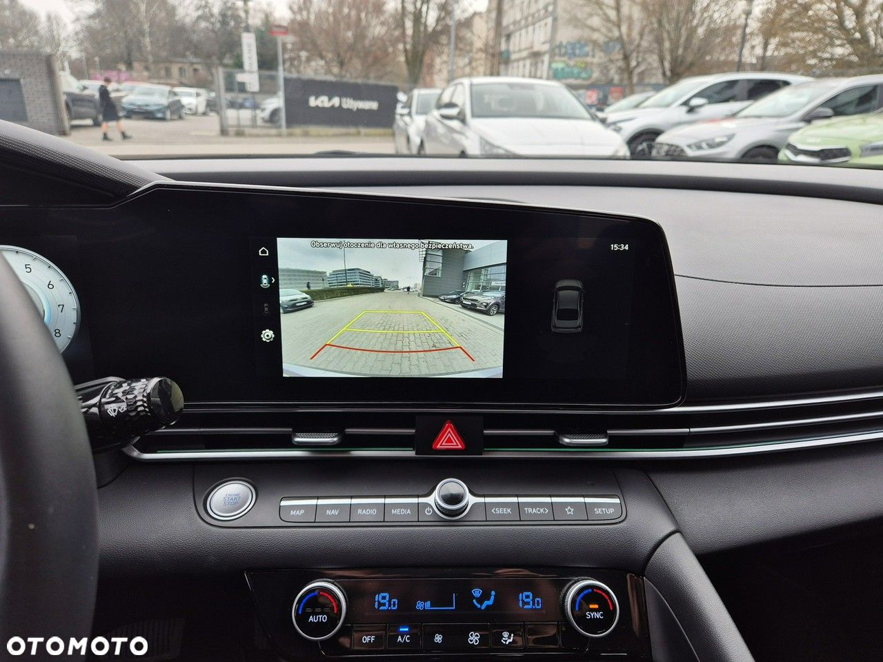 Hyundai Elantra - 25