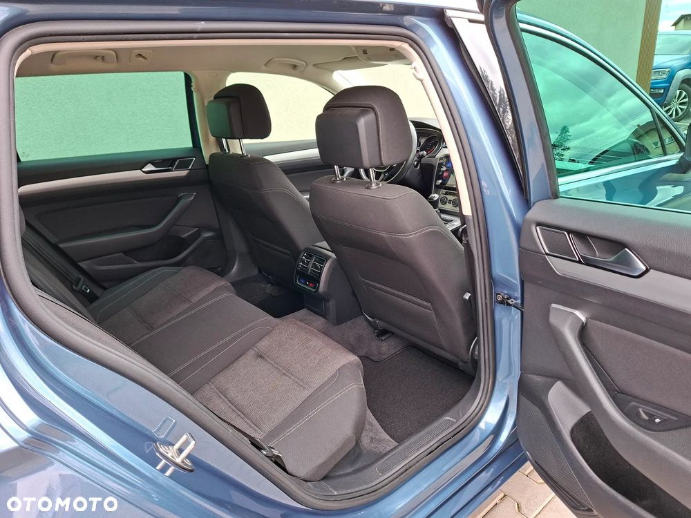 Volkswagen Passat - 21