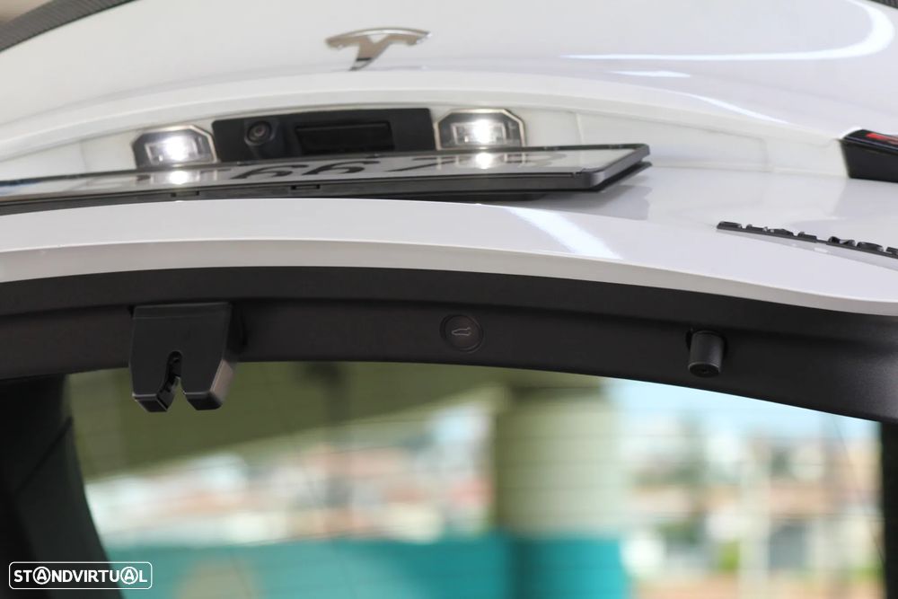 Tesla Model Y Long Range Dual Motor AWD - 23