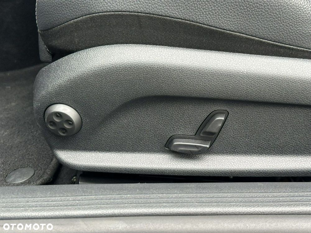 Mercedes-Benz Klasa E 220 d Coupe 9G-TRONIC AMG Line - 31