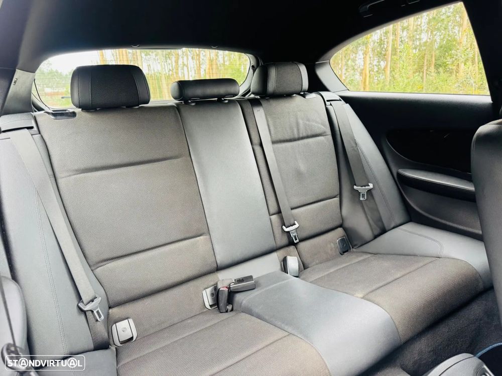 BMW 118 d Pack M - 29