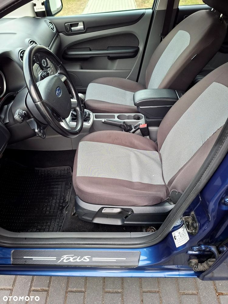 Ford Focus 1.6 16V Style+ - 11
