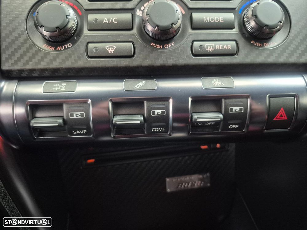 Nissan GT-R 3.8 V6 Black Edition - 38