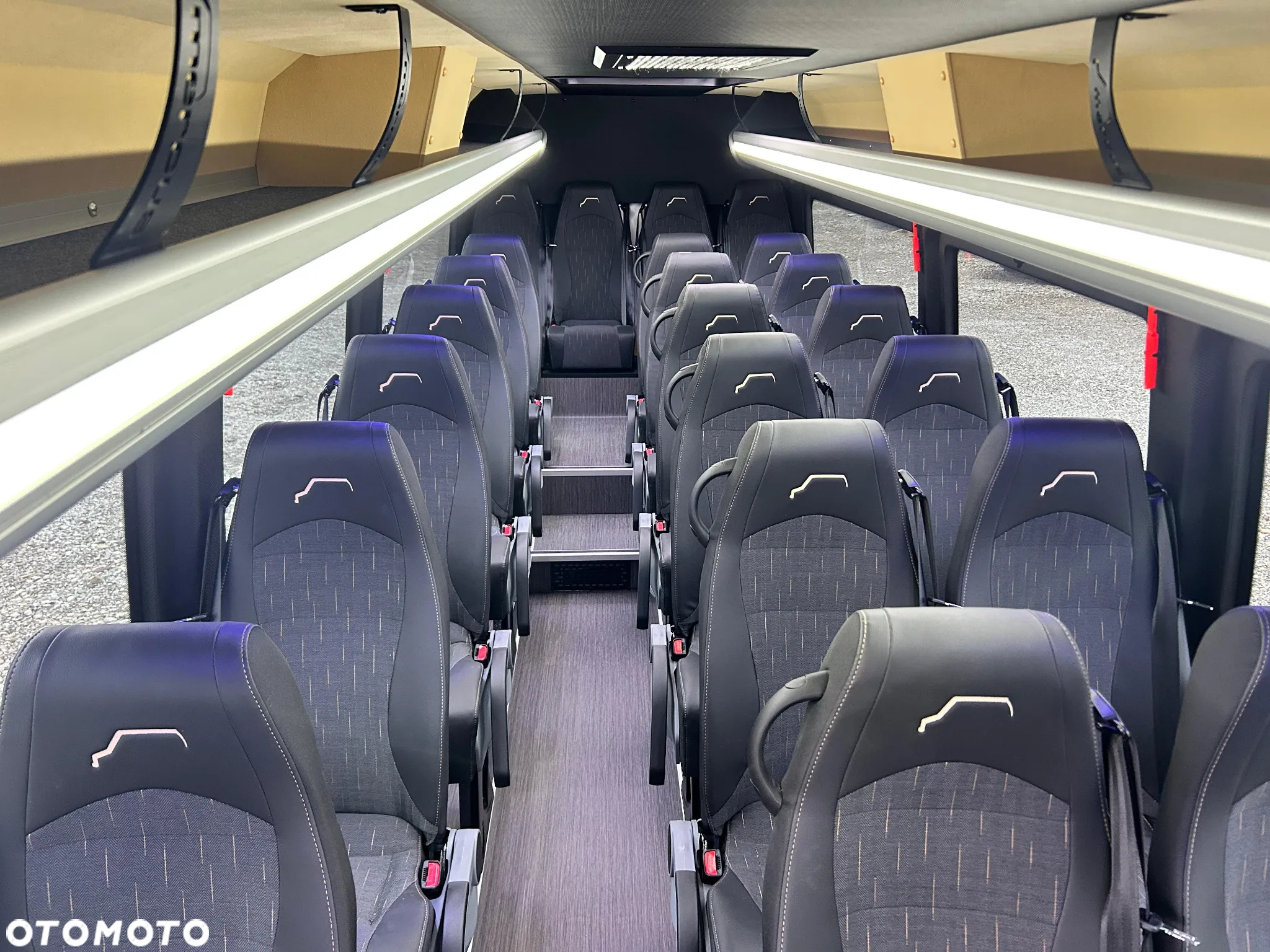 Mercedes-Benz Sprinter 517 - 19