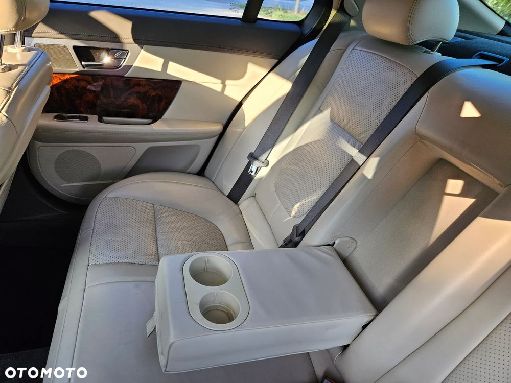 Jaguar XF 5.0 V8 Premium Luxury - 30