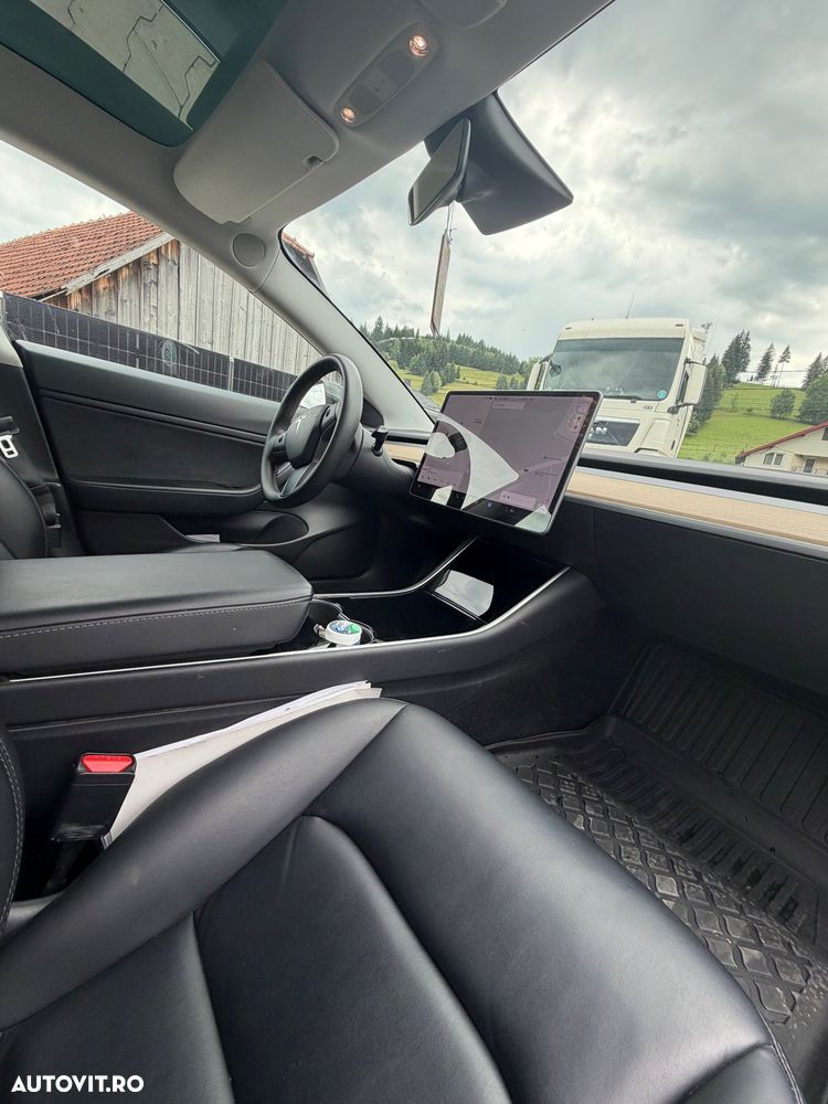 Tesla Model 3 Long Range - 8