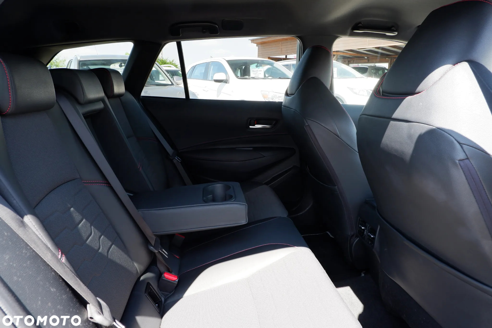 Toyota Corolla 2.0 Hybrid Executive - 12