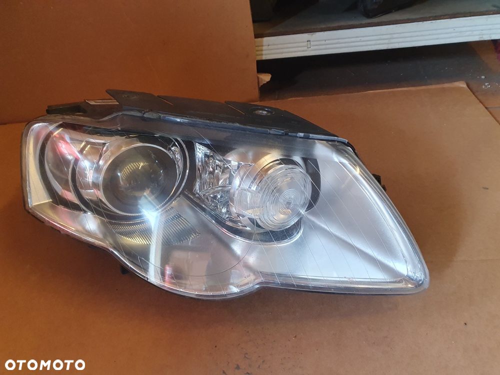 REFLEKTOR PRAWY VW PASSAT B6 XENON EUROPA - 1
