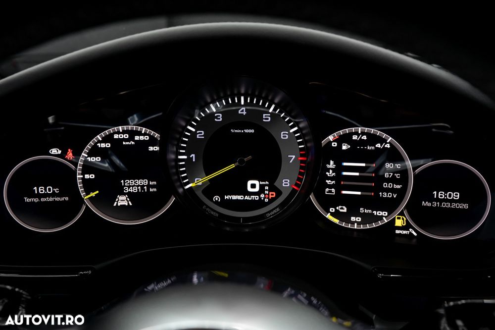 Porsche Panamera 4 E-Hybrid - 11