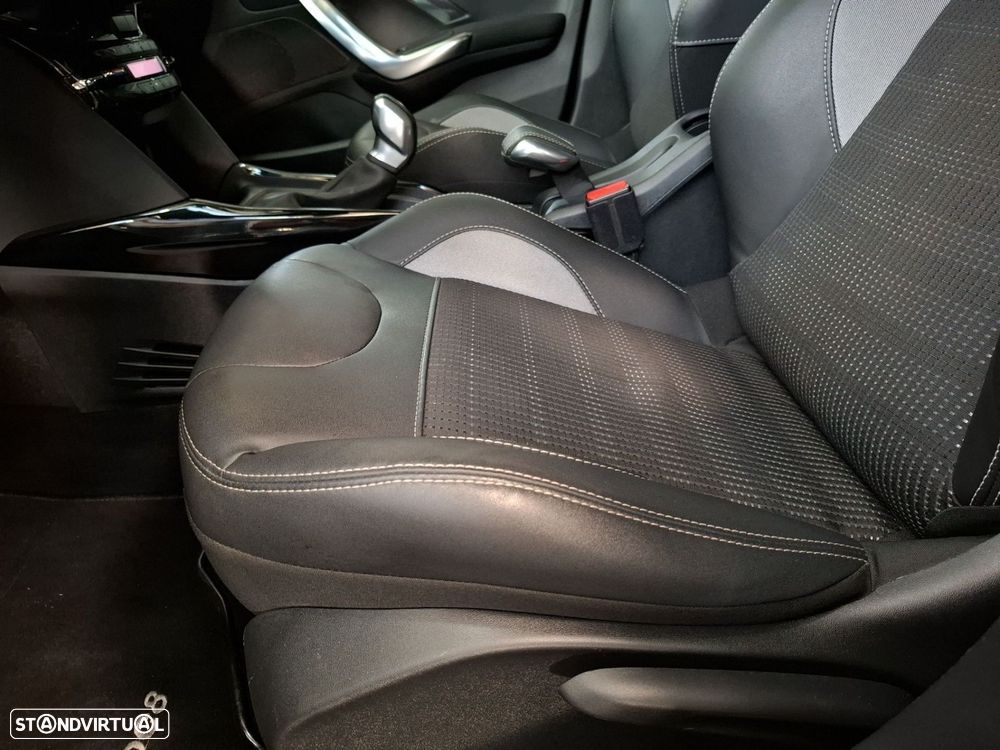 Peugeot 2008 1.2 PureTech Allure - 27