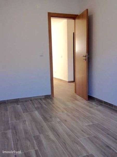 Apartamento T2, excelente exposição solar, situado no Barreiro - Grande imagem: 3/10
