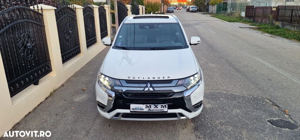 Mitsubishi Outlander 2.4 4WD Plug-In Hybrid Top - 2