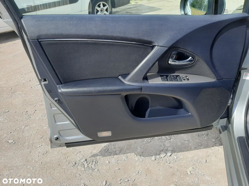 Toyota Avensis 1.8 Executive - 27