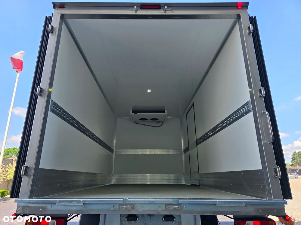 Iveco DAILY 50C18 MROŻNIA 8-PALETOWY + WINDA.1Tona AGREGAT Carrier -20*C +20*C 183Tyś km SERWIS DO OSTATNIEGO Km ASO IVECO SALON PL BOGATA OPCJA WYPOSAZENIA LED NAVI AKTYWNY TEMPOMAT FOTEL KIEROWCY PNEŁMATYCZNY - 19