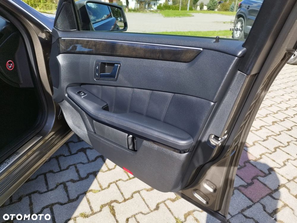 Mercedes-Benz Klasa E 200 CGI BlueEffICIENCY Avantgarde - 29