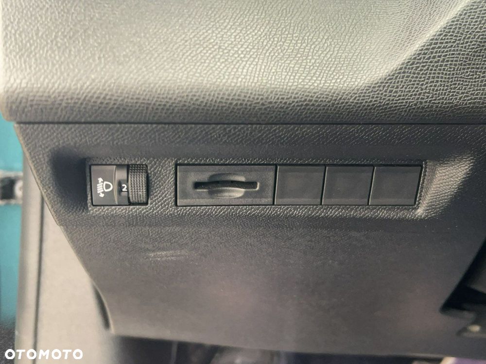 Peugeot 308 1.5 BlueHDi Business S&S EAT8 - 26