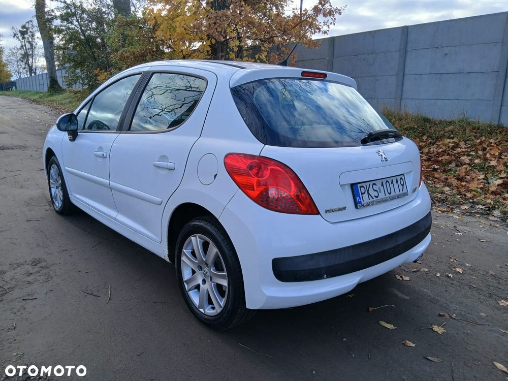 Peugeot 207 2008 photo 4