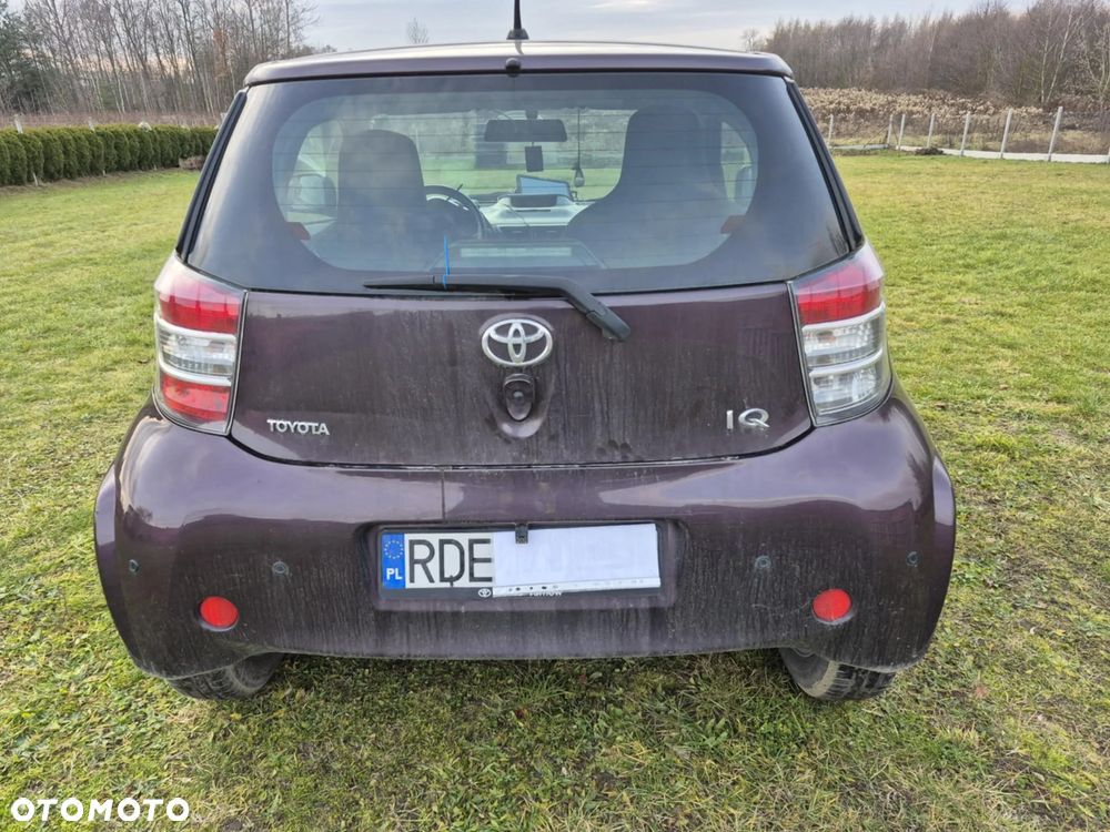 Toyota iQ - 4