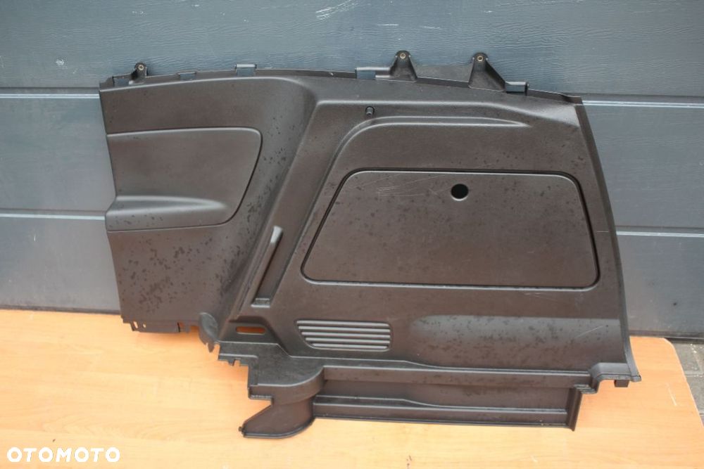 TAPICERKA BOCZEK BAGAŻNIKA PRAWY TYŁ OPEL MERIVA B - 1