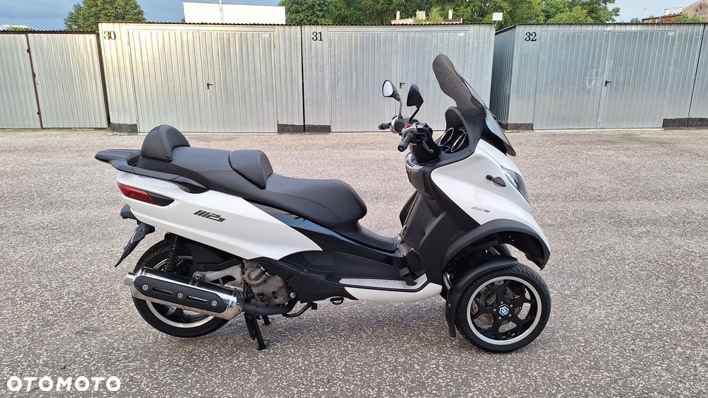 Piaggio MP-3 - 12
