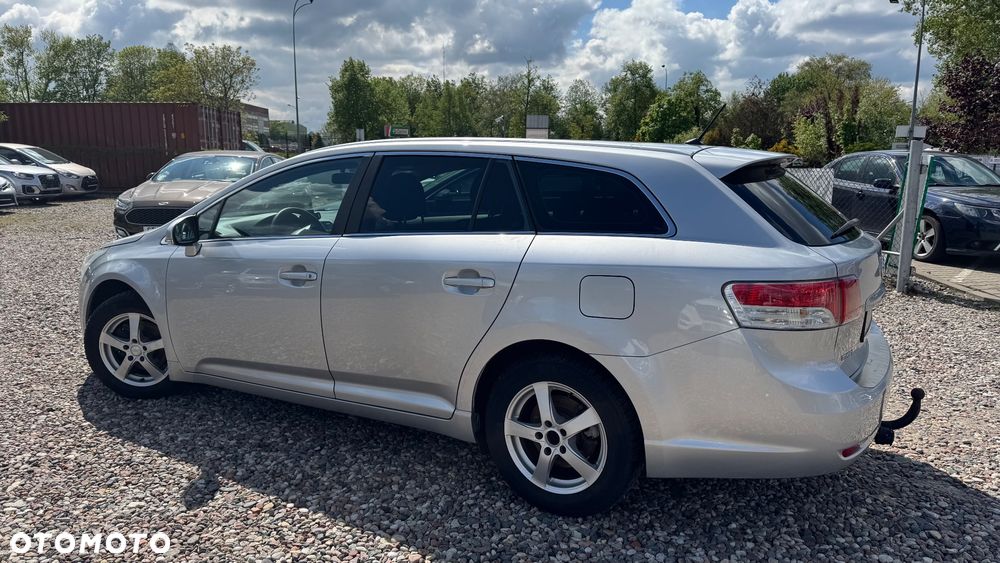 Toyota Avensis 1.8 Sol NAVI - 8