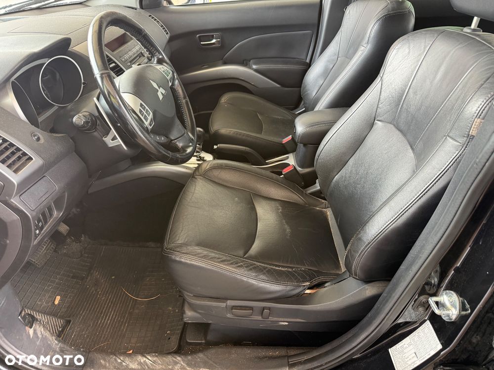 Mitsubishi Outlander 2.4 Intense + CVT - 13