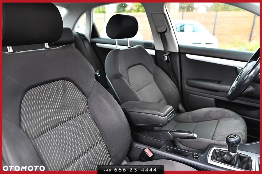 Audi A4 Limousine - 16