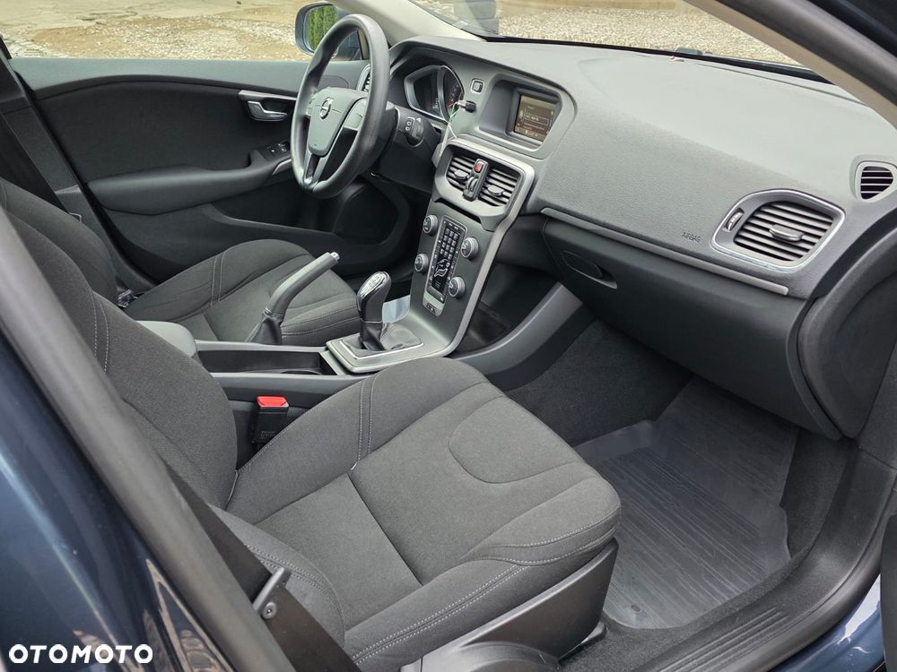 Volvo V40 D2 Momentum - 24