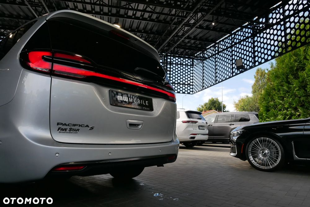 Chrysler Pacifica - 32