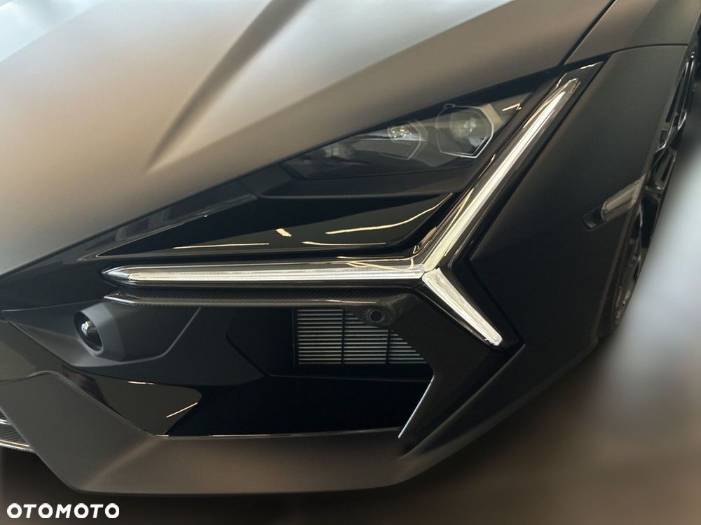 Lamborghini Revuelto - 12