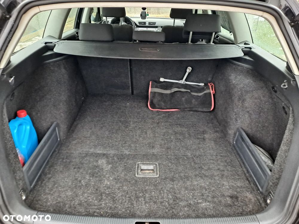 Volkswagen Passat 1.6 TDI DPF BlueMot Comfortline - 9