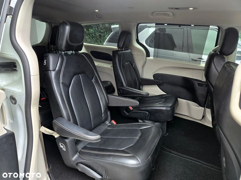 Chrysler Pacifica - 10
