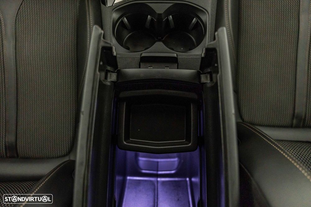 Peugeot 3008 1.6 Hybrid4 GT e-EAT8 - 36