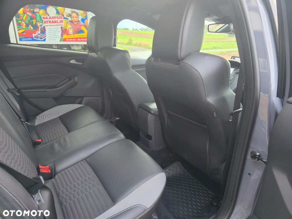Ford Focus 2.0 EcoBoost ST - 16