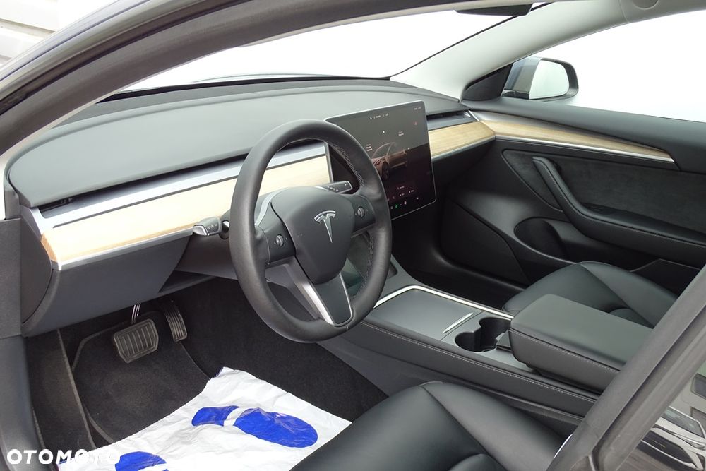 Tesla Model 3 - 30