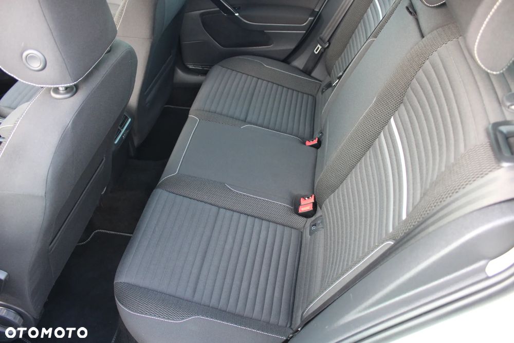 Volkswagen Golf - 15