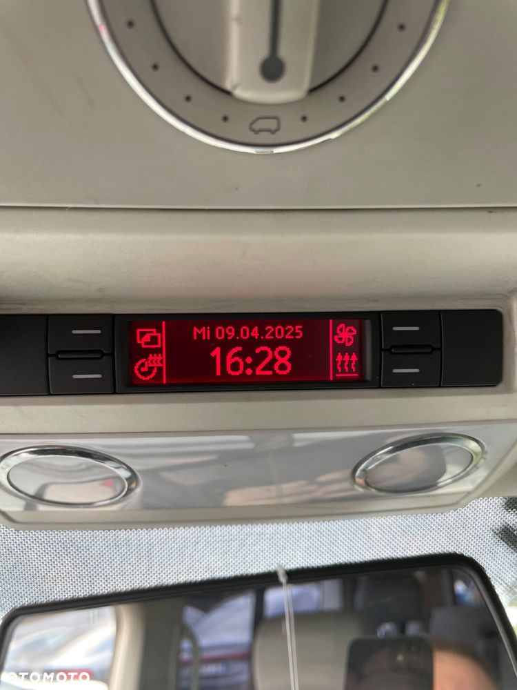 Volkswagen Caravelle - 26