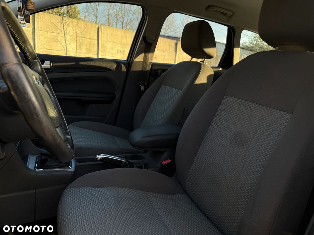 Ford Focus 2.0 TDCi DPF Sport - 11