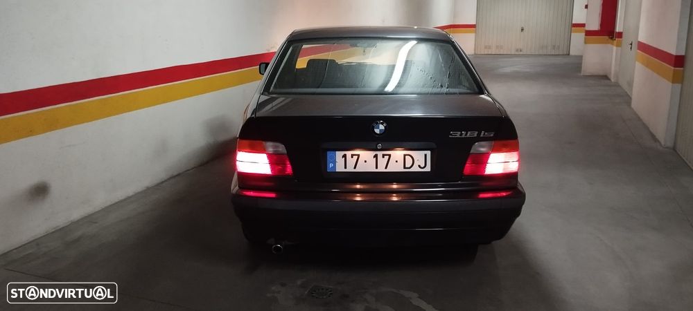 BMW 318 iS - 3